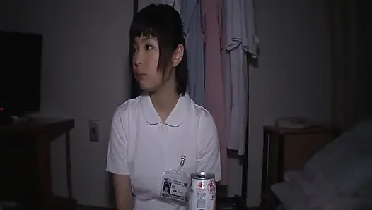 Чистая белая жара. нежная медсестра показывает ее истинную интенсивность