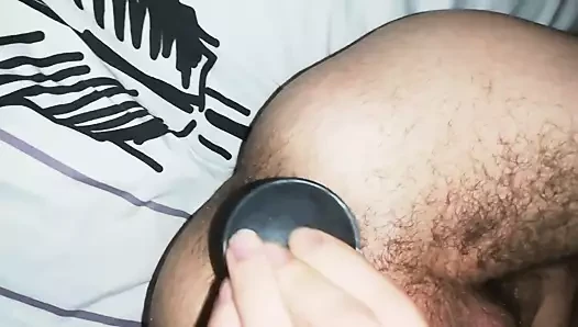 Büyük siyah anal yapay penis ile anal dilatasyon