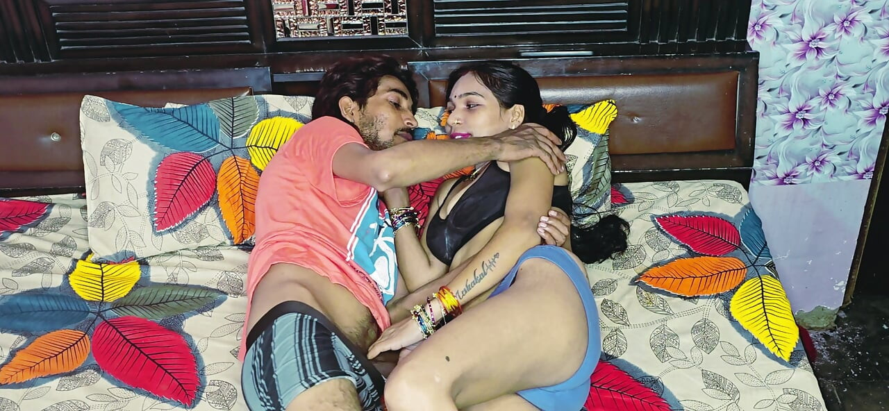 Mera dost five day se chudai karne ko bol rha thaa or chudai ke time par five minutes bhi nhi tika hindi audio sex