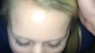 В видео от первого лица - грязный минет красотки-блондинки