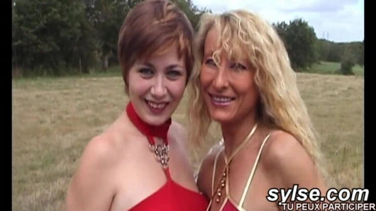 Hungry cocksuckers in porn cinema