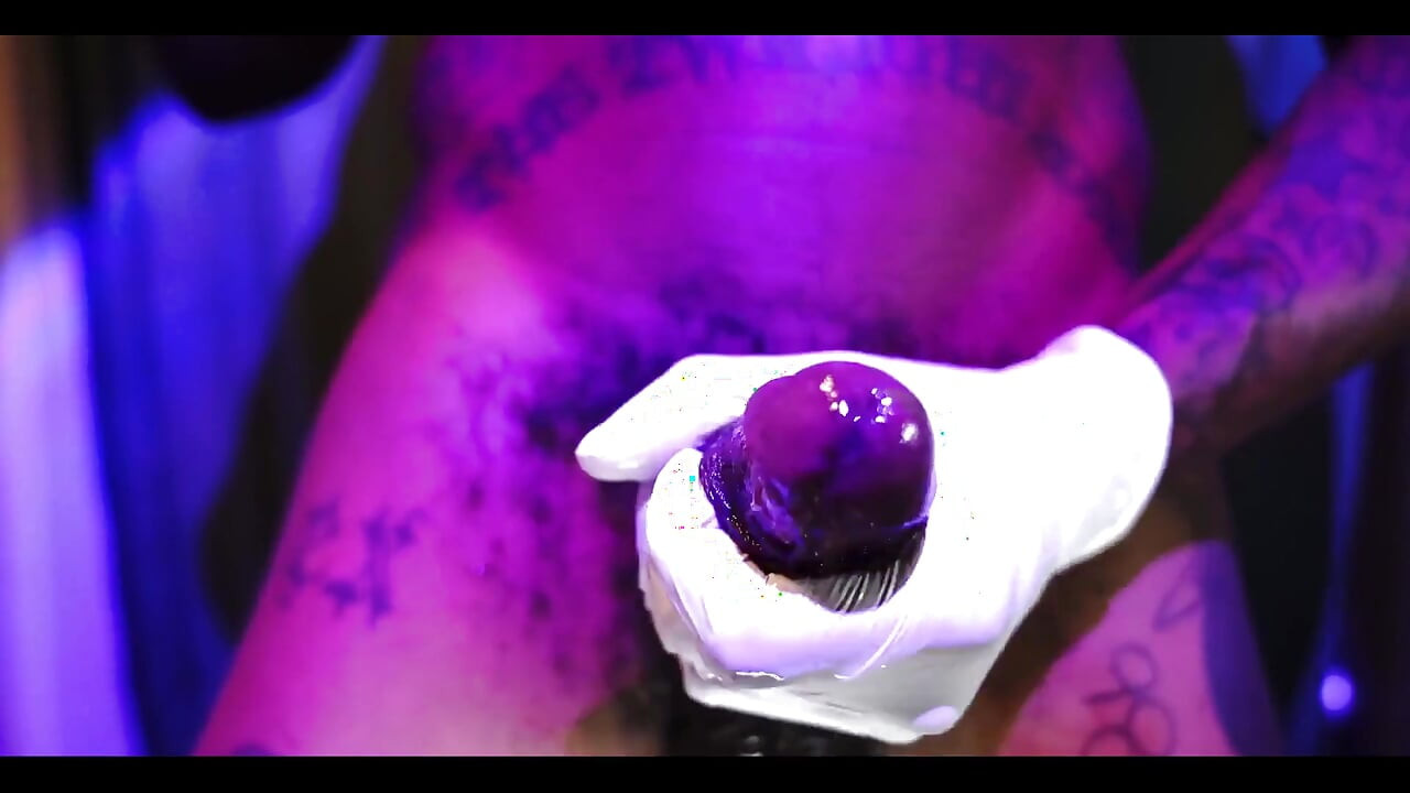 큰 흑인 털이 무성한 자지 숭배 Hallelujah Johnson (위와 같이)