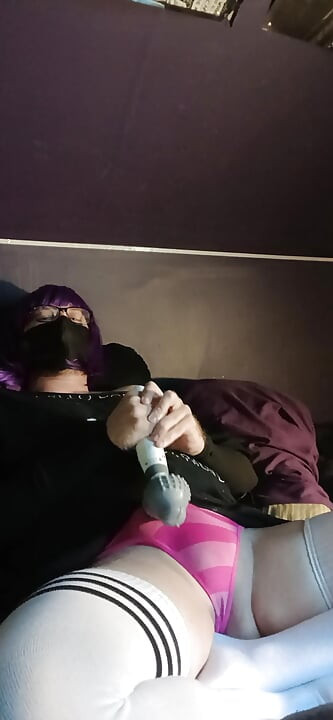 Masturbare cu vibrator și ejaculare prin chiloți cu Raven LeTrap