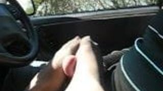 Trabajando con el pie en el coche