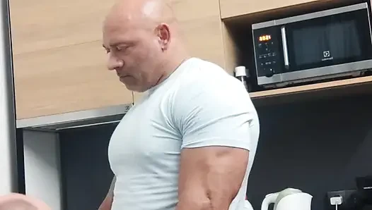 Vücut geliştirmeci arkadaş Mr Guru tekrar emiliyor Dexterxxl