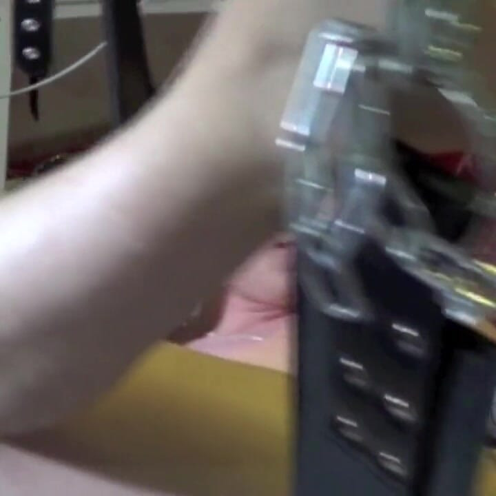 好奇心旺盛な男の子のxxlコックに犯されただけで