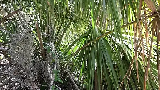 Прогулка на природе за кулисами и мастурбация по тропе