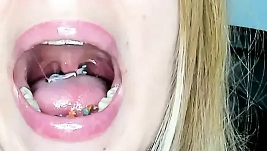Endoskopi!! Giantess aynı anda 25 üyeyi yuttu