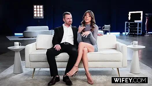 WIFEY Stunning Fit Hotwife Jessie Gets Stretched Out By BBC In Front Of Hubby