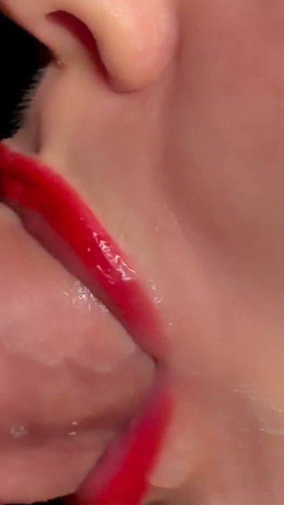 Cele mai tari delicii de Halloween la Glory Hole: mai multe ejaculări înghițite și mi-a plăcut fiecare picătură | Clip 3