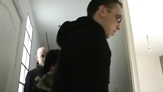 Так много возбужденных анальных трахов и гэнгбэнг-активностей - DVD