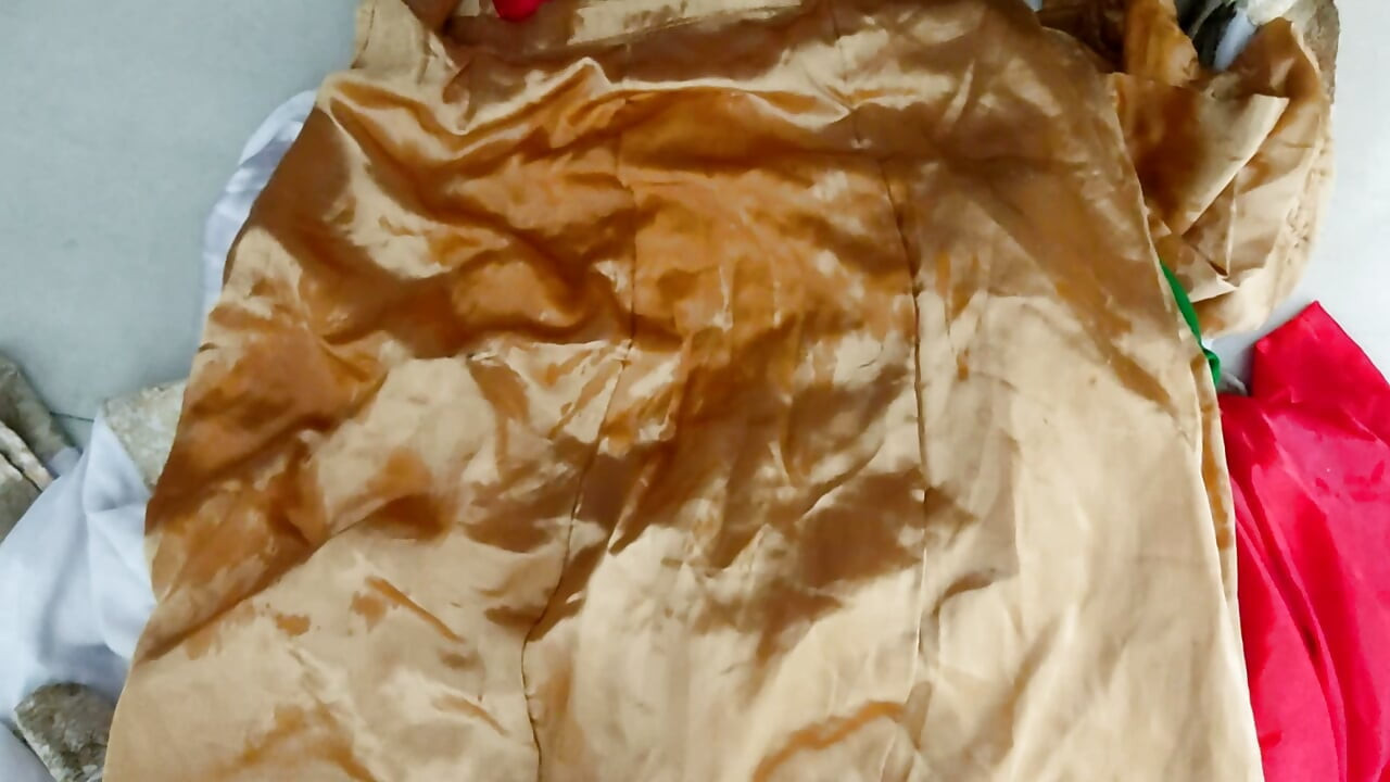 Satin Silk Handjob Porn - Vizelet a szomszéd ruháján és kézimunka (159)