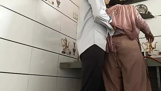 Rasoi mein bhabhi ji ke sath masti