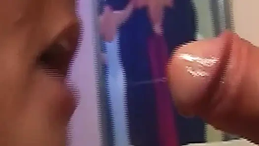 Cewek hot rambut cokelat dijilat dan di-fingering sampai orgasme