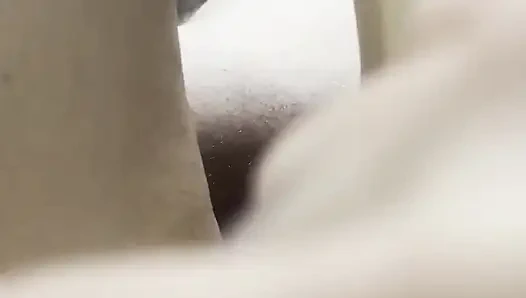 Порнозвезда принимает член