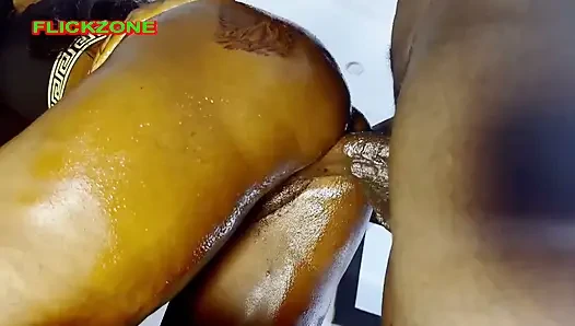 Donumun içinde twerk yapıyor, tahrik oluyor ve onu sikiyor ve amının içine boşalıyor