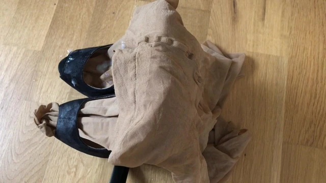 Cum on GF suntan Pantyhose Heels 2. Shot