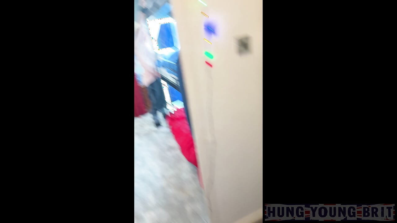 SLATKI TWINK NA METALNIM KREVETIMA NA KAT UZGOJEN I NAPUNJEN
