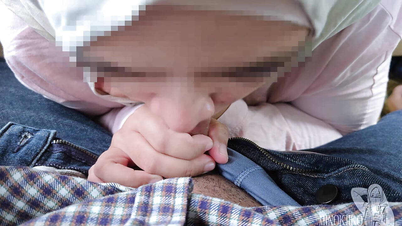 Hidzsábos lány megcsalja kollégája autóját, és szájba élvez - Minokiiko