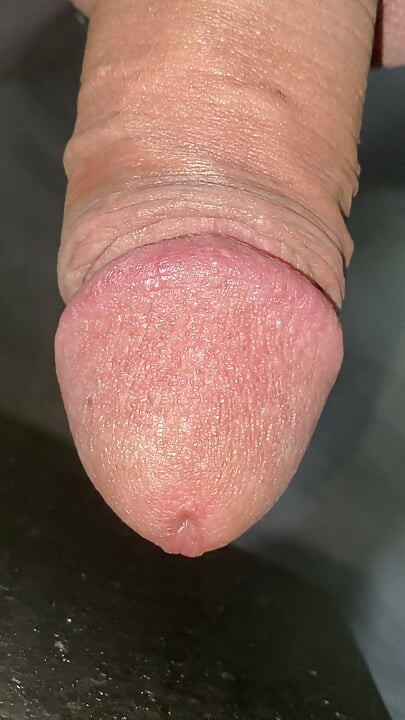 I have a horny cock , and I'm in the tolets to cum, I'm cumming my cock and I've been fucking it until I cum