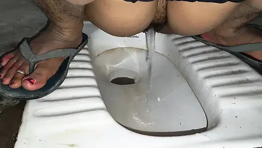 Video desi bhabhi cantik kencing penuh dengan memek berbulu