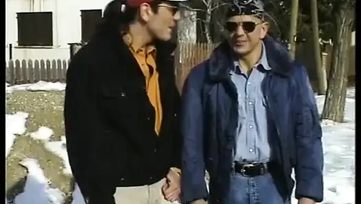 Sarışın kamera önünde ilk cinsel deneyimini yaşamak istiyor