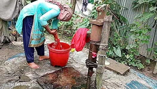 Pemandian Luar Ruangan yang Menyegarkan di lapangan terbuka