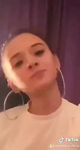Fata ii face o muie la baiat