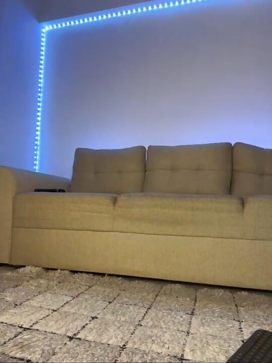Masturbation avec une blonde en costume sexy