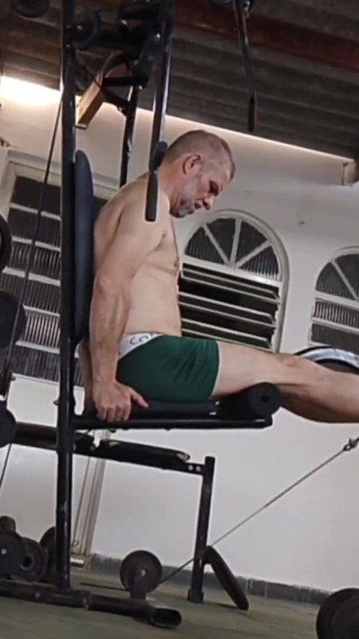 Camera films naked crown at the gym | Clip 1