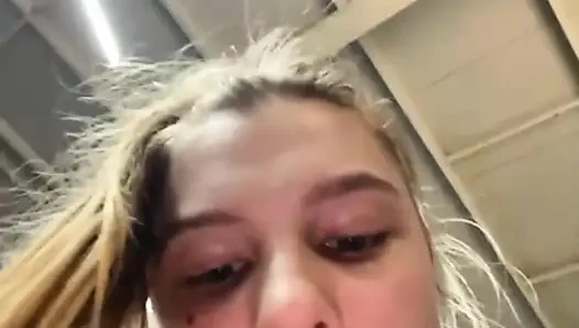 İri güzel seksi kız jucielussie spor salonunda eğitim alıyor