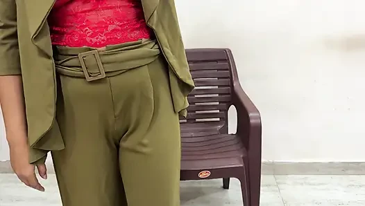 Geile saara wurde von seinen mitarbeitern für die Promotion neuen XXX Porno in Hindi gefickt