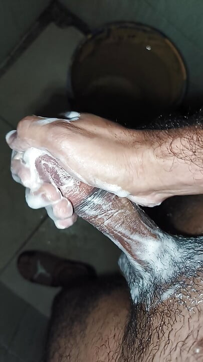 Gay man masturbates at his parents' house when they are not there