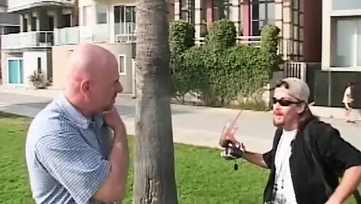 Aksi fetish kaki cewek hot rambut pirang dan rambut cokelat yang menggoda!