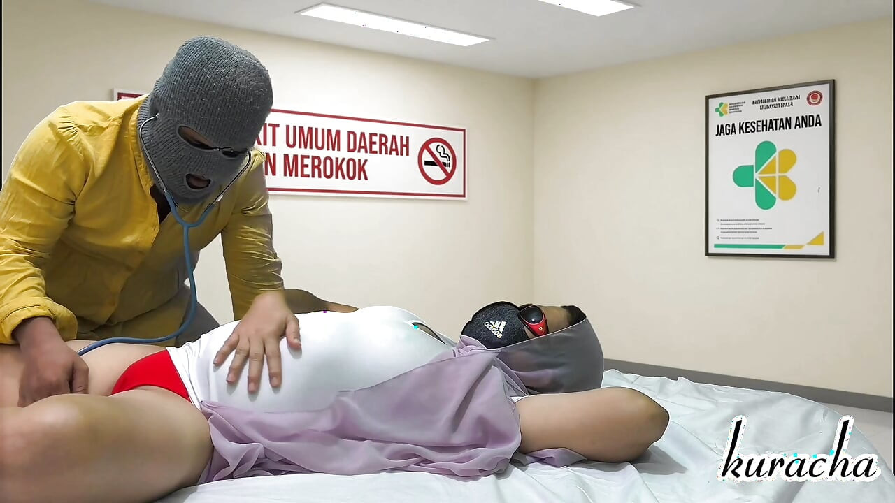 Hot chubby nurse came to a doctor to fucked him.