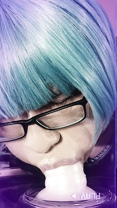 Sissy-schlampe kane tief in den hals schlürfen und lutscht schwanzanbetung