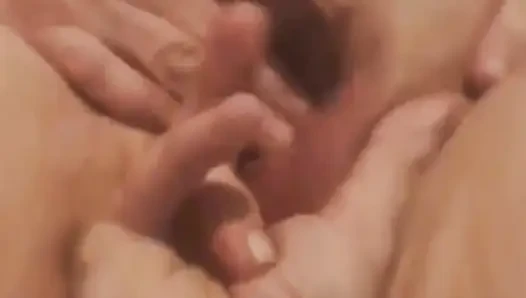 Suami fingering lubang pantat istrinya sambil ngusap itilnya