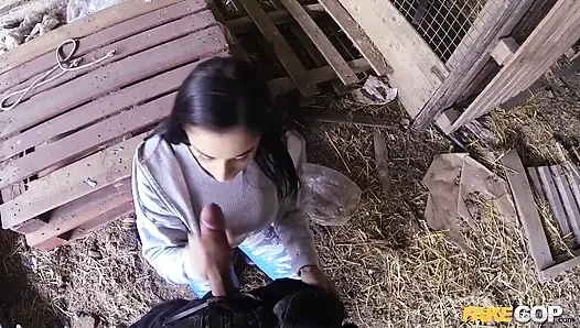 Fake cop - mürekkepli çiftlik kızı biraz büyük yarağa ihtiyaç duyuyor