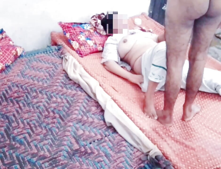 भारी स्तनों वाली औरत बीबीसी के साथ सेक्स करती हुई (जंगल फीवर)
