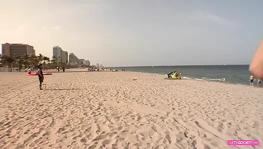 Perfektes teen zum ficken vom strand