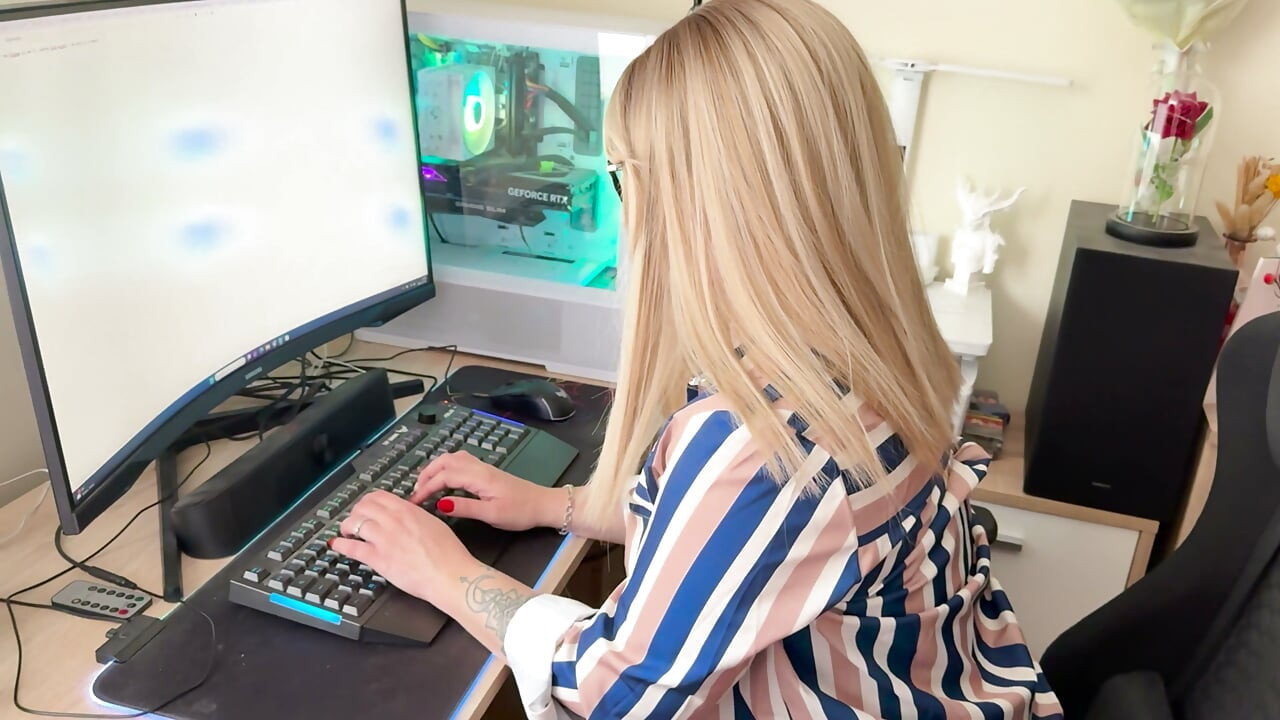 The Secretary Takes a Break in the Office and Starts Masturbating.