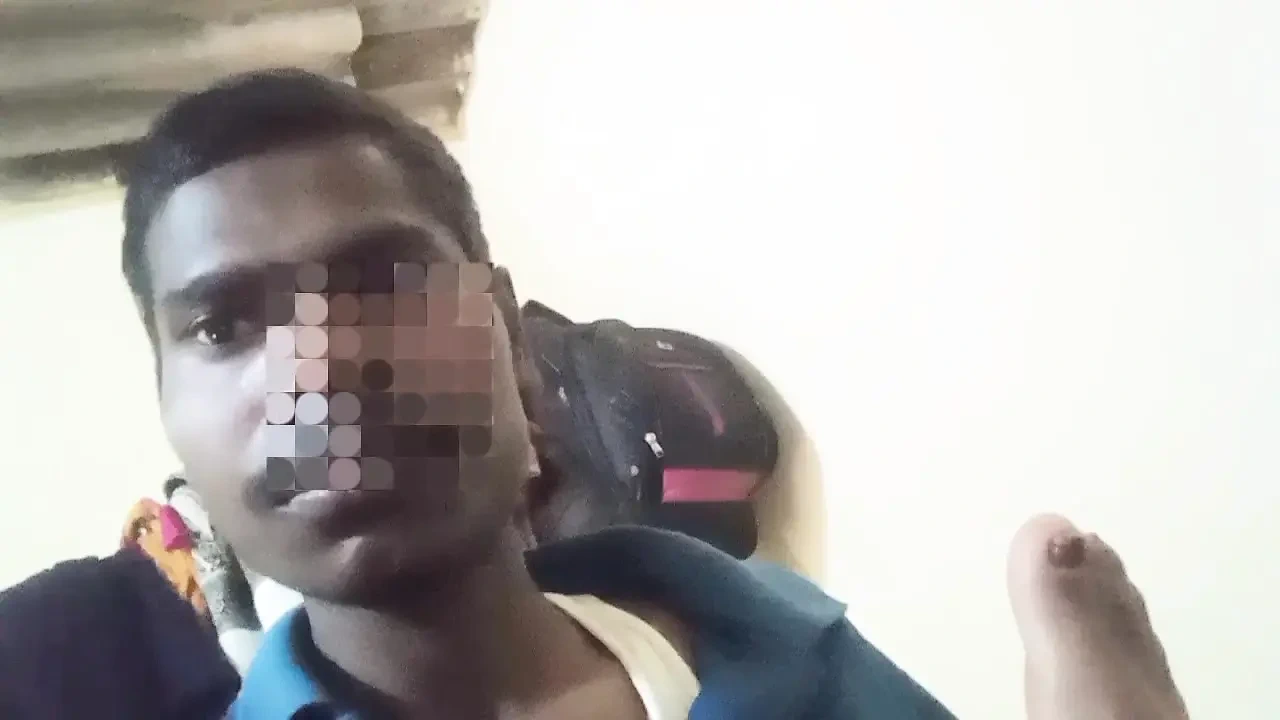 Desi OLD Padosi Friend Ki Aunty Ko Usi Ke Room Per Jakar Romantic Mood Mein Chudai Kiya