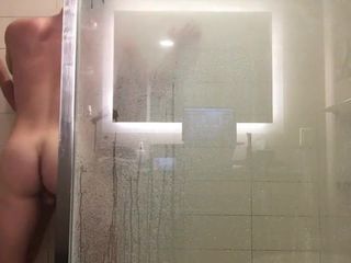 Máquina de follar bajo la ducha