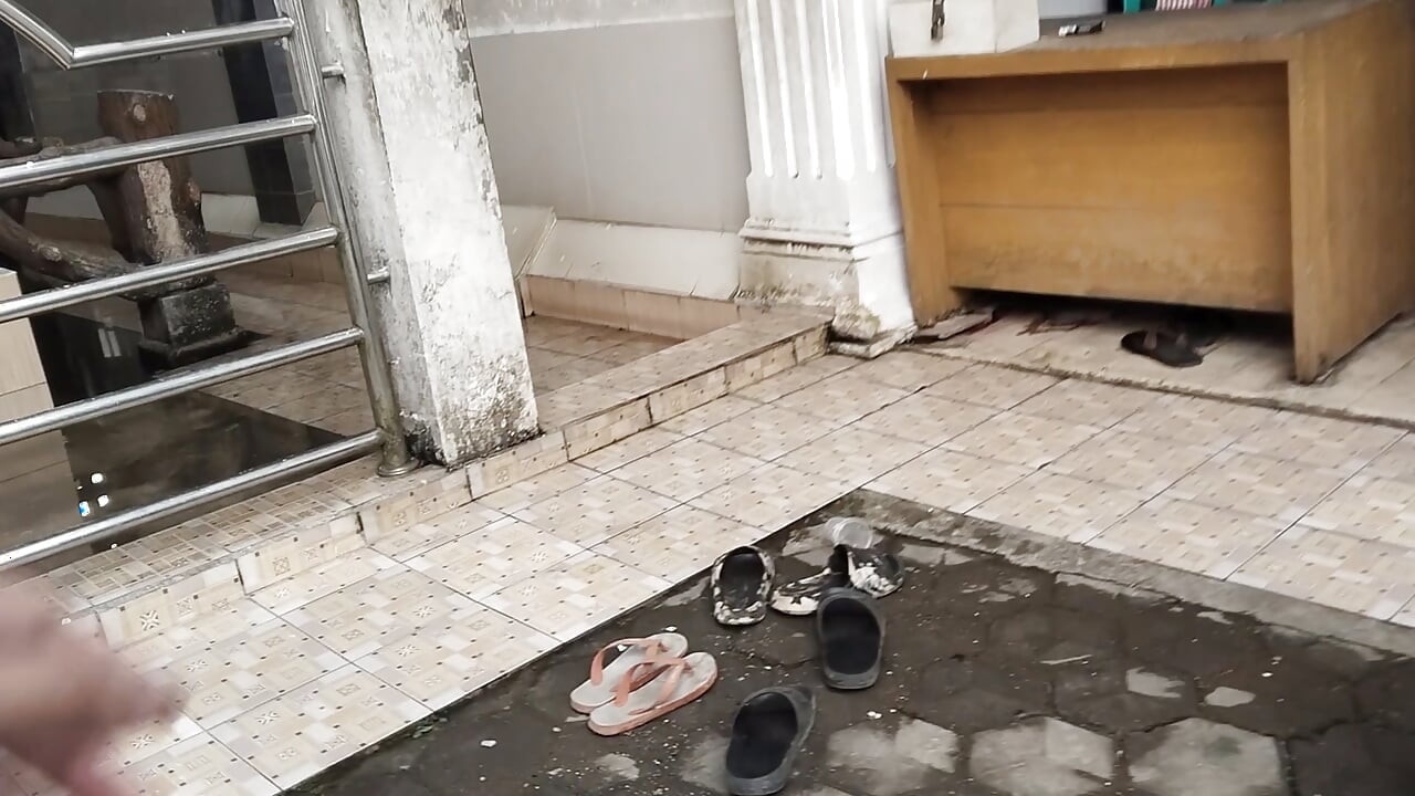 Buscando un baño en las populares atracciones turísticas IRL - recorrido a pie