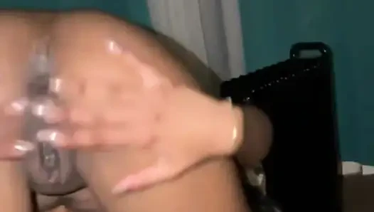 Kuba pemalu, lalu berubah, meniduri saya dan mengisap saya