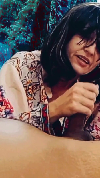 Morate vidjeti trenutak iz "Maćeha uhvatila pastorka kako je gleda i ona mu je pomogla da brzo svrši."