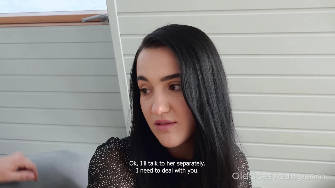 Konuşmak ve sikişmek için yanıma otur