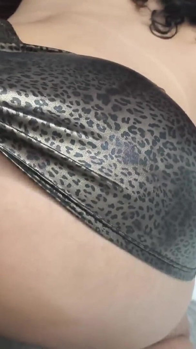 MAĆEHINA VRUĆA SUKNJA | Isječak 1