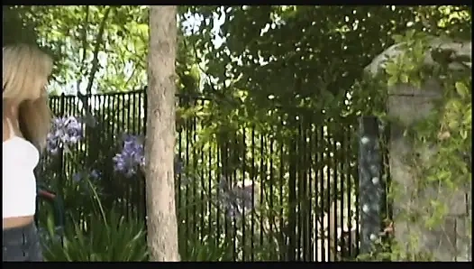 Грудастая блондинка сосет член как эксперт и жестко трахается в пизду