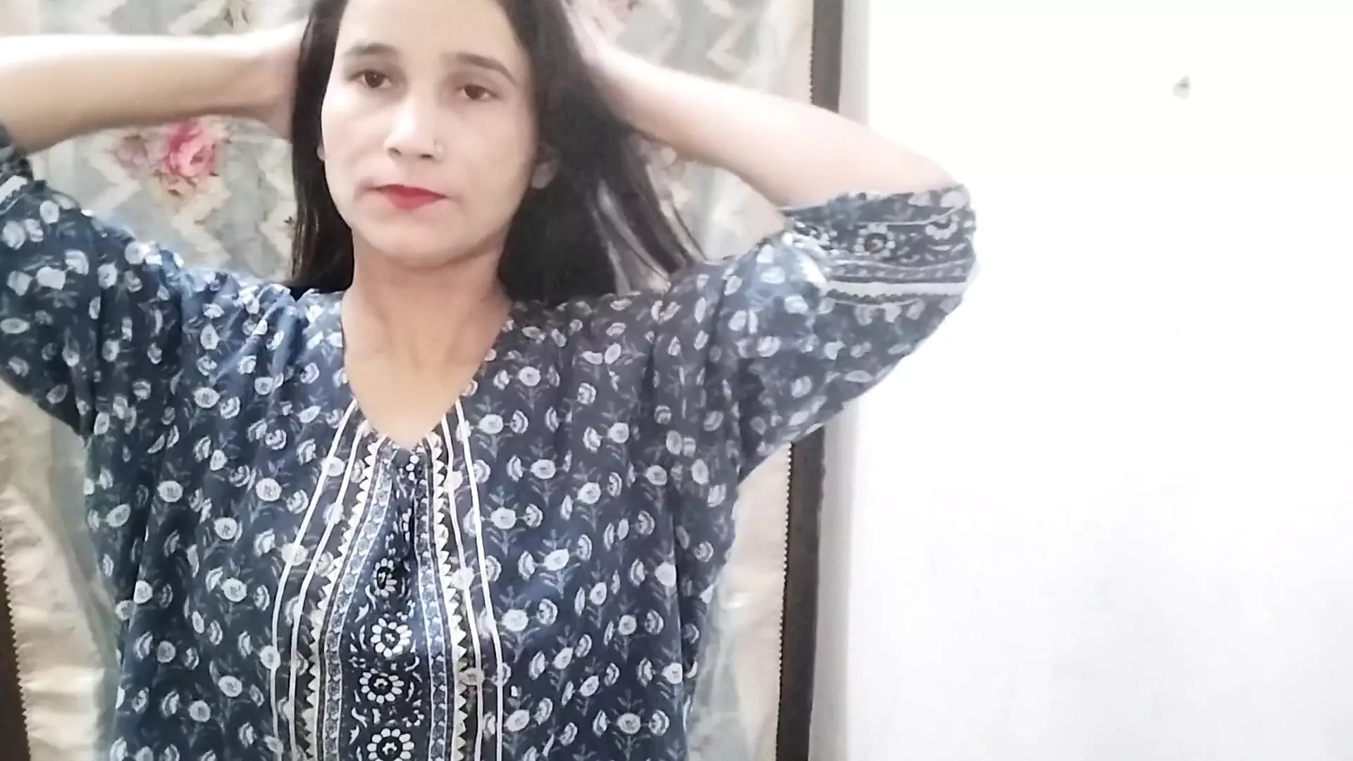 Makan malkini ko ghar me akale dekh kar pel diya